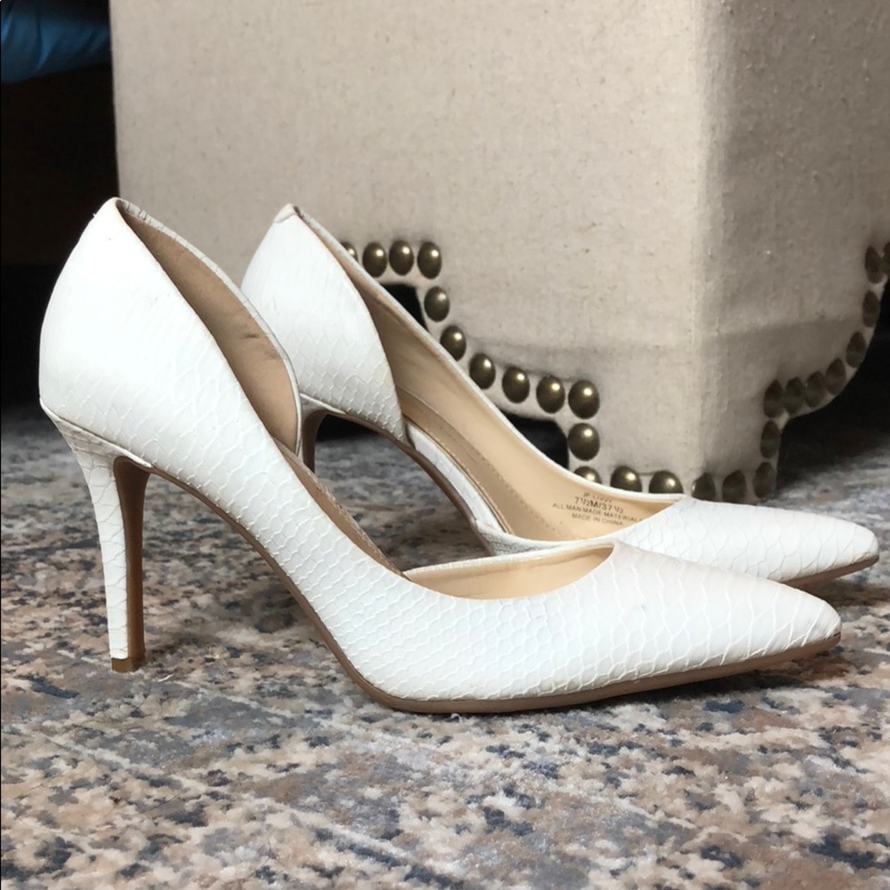 Jessica Simpson white scale heels